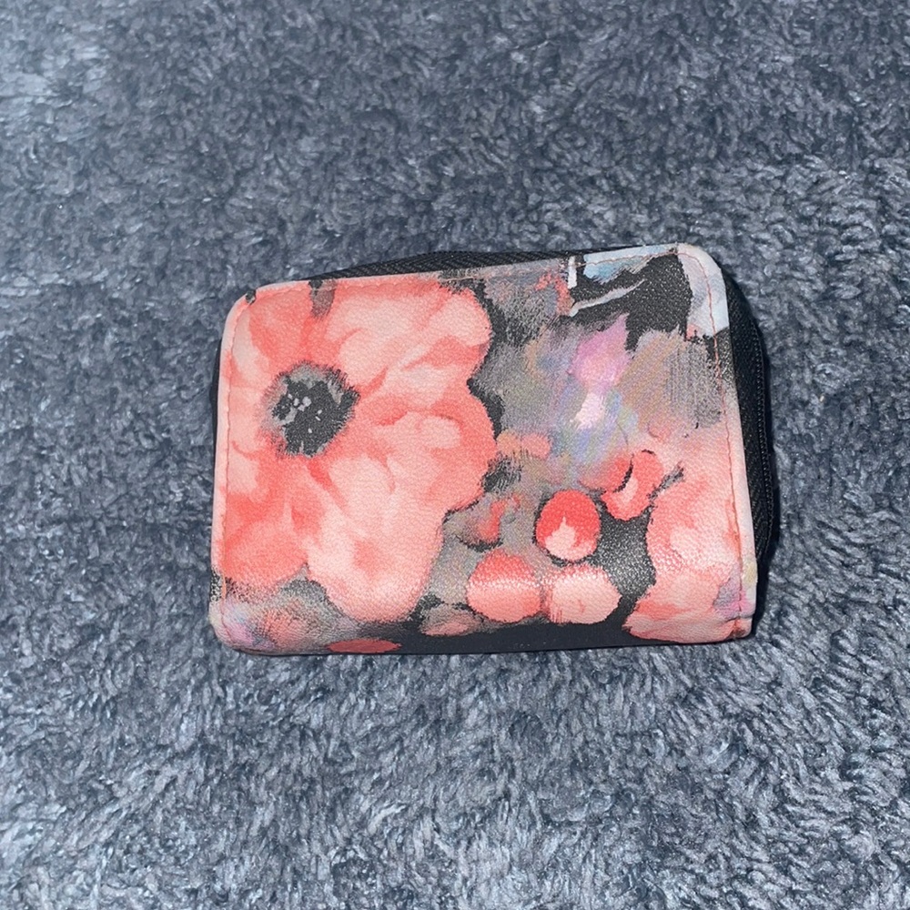 Flower expanding wallet